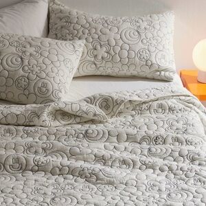 URBAN OUTFITTERS UO HAPPY DAISY QUILT COMFORTER BLANKET BEDSPREAD TWIN XL